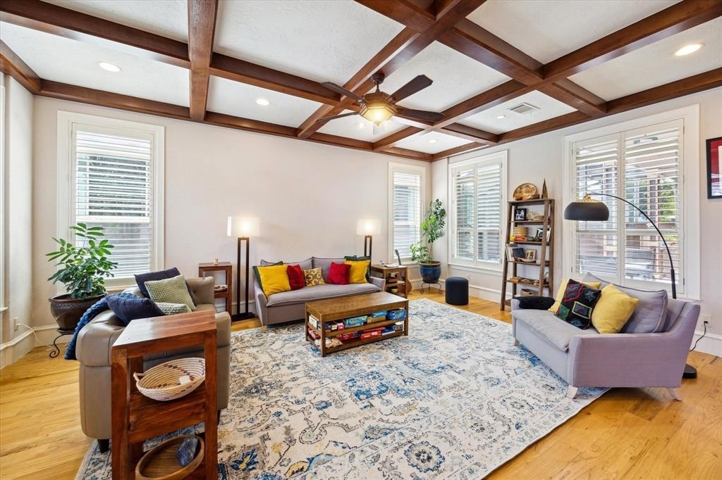 218 W 10th Street - Photo 4