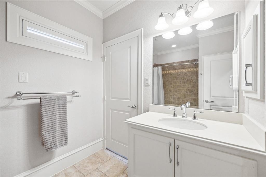 218 W 10th Street - Photo 21