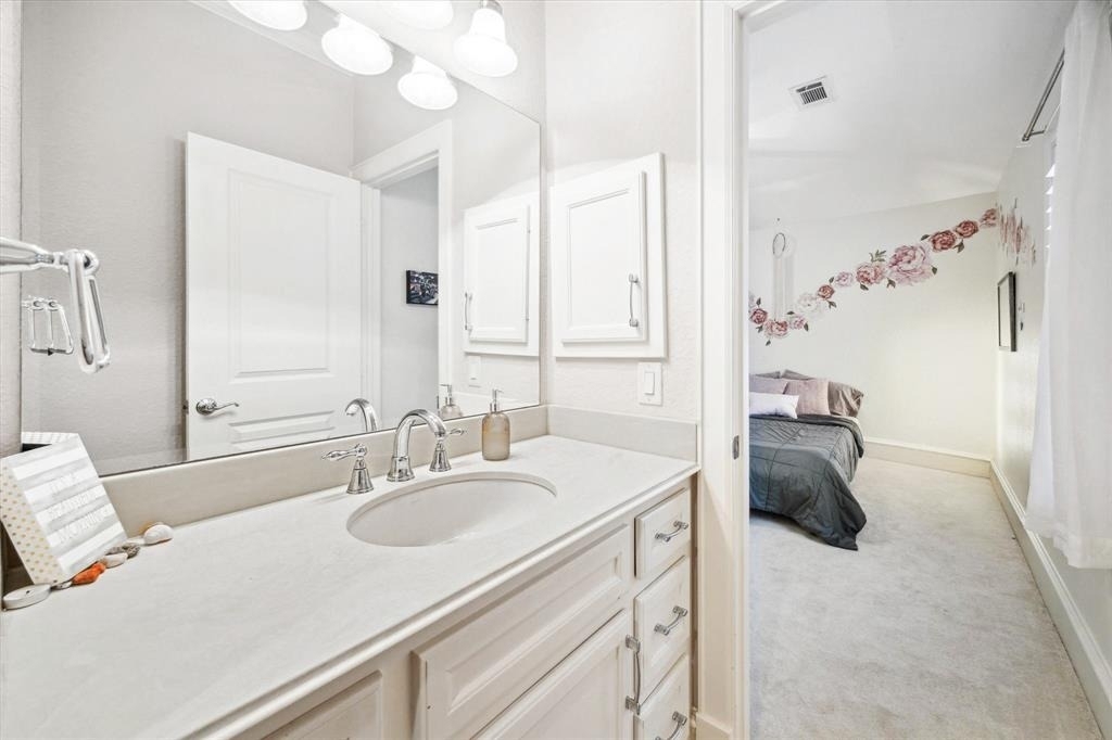 218 W 10th Street - Photo 23