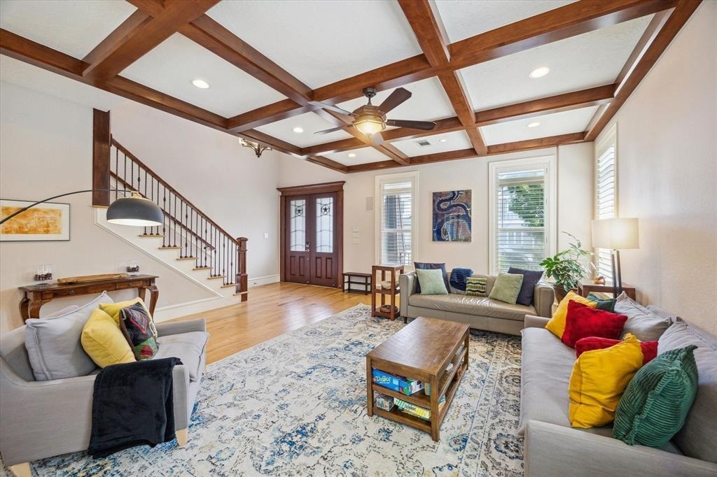 218 W 10th Street - Photo 5