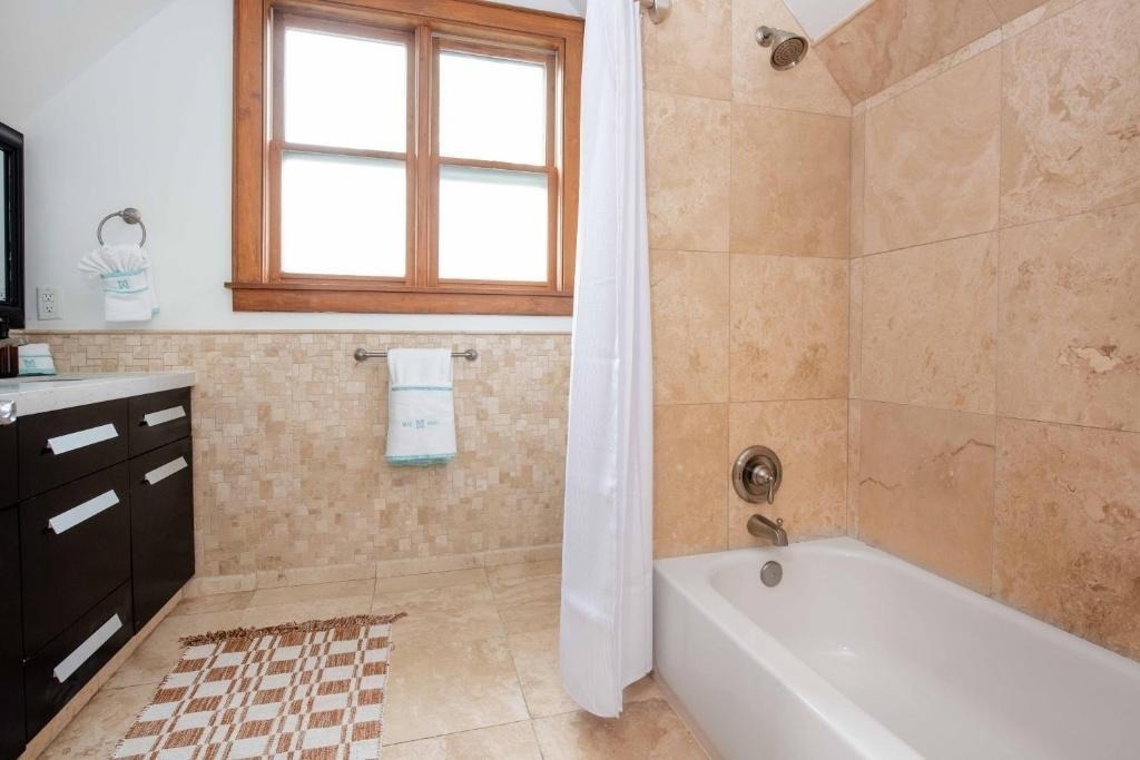 1515 Iverson Street Ne - Photo 2