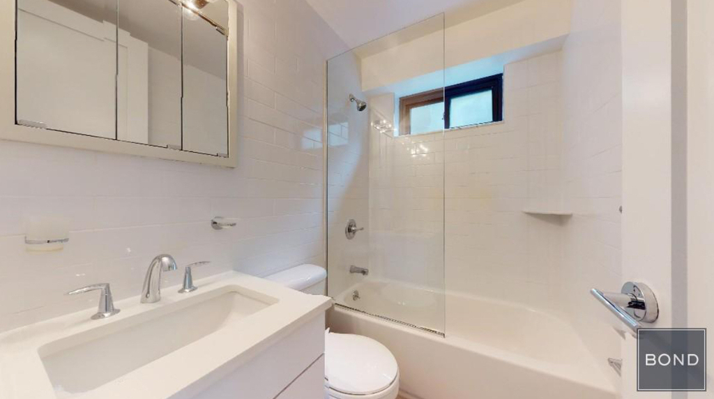 East 89th Street - Photo 9