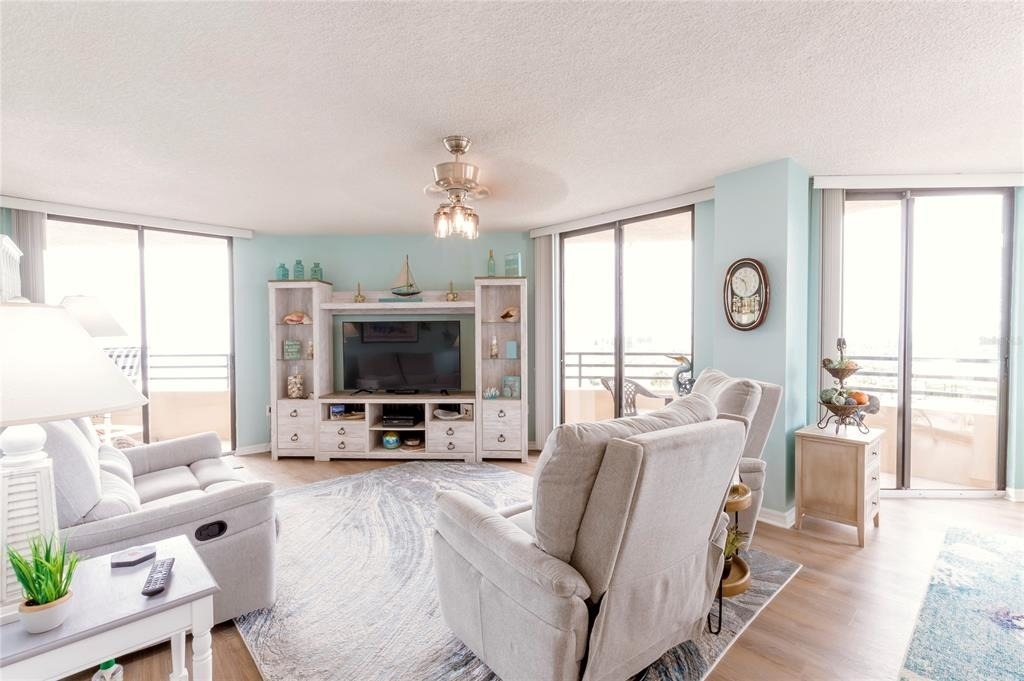 3023 S Atlantic Avenue - Photo 1