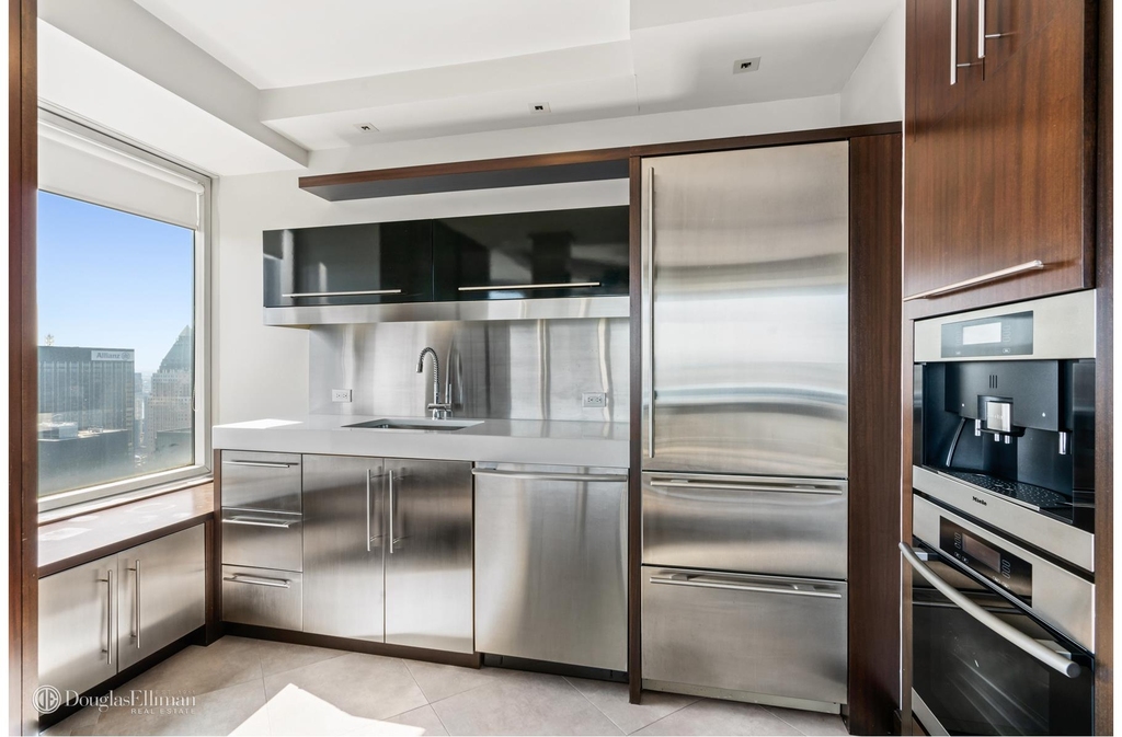 150 W 56th St - Photo 5