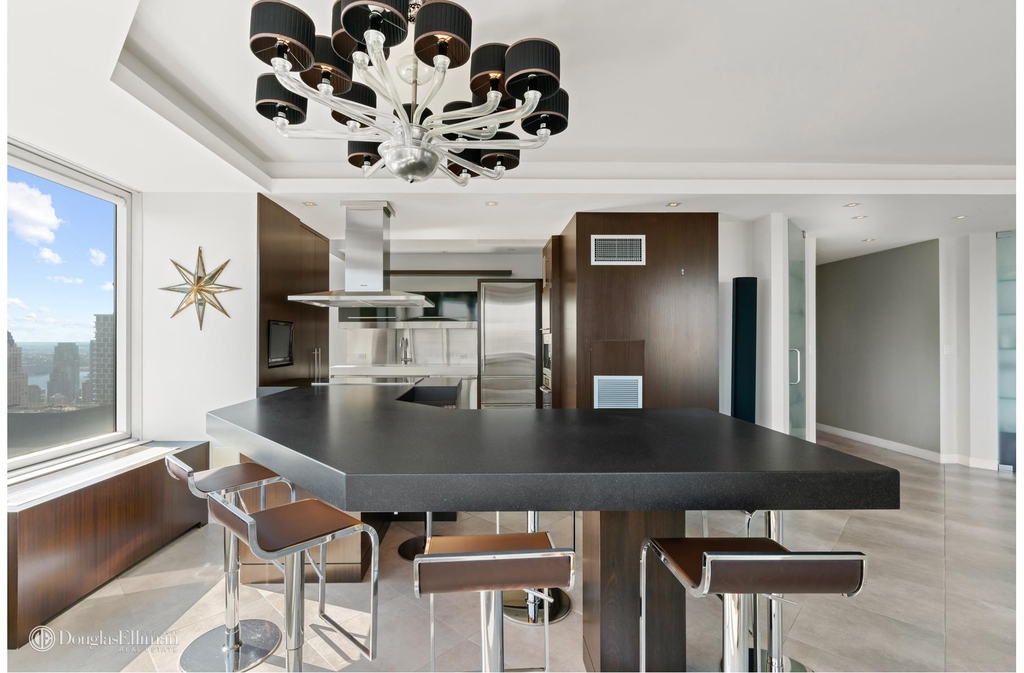 150 W 56th St - Photo 7