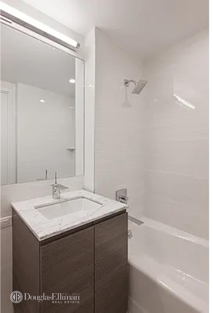 309 Gold St - Photo 1