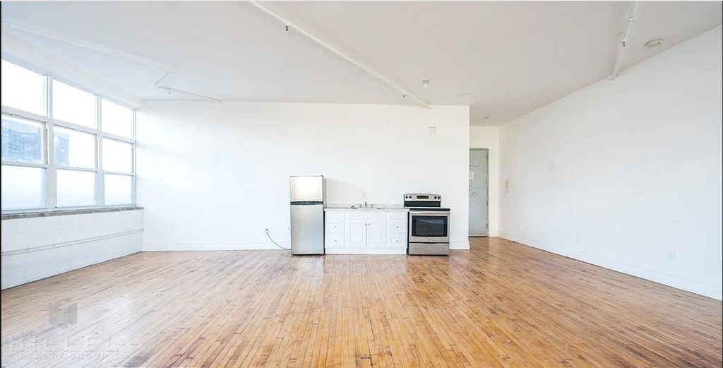 Flushing Avenue - Photo 5