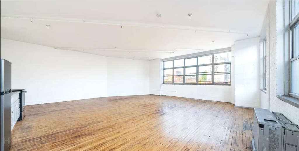 Flushing Avenue - Photo 4