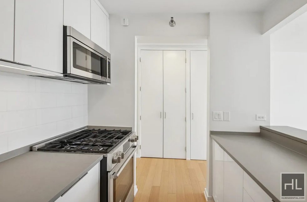 West End Avenue - Photo 2