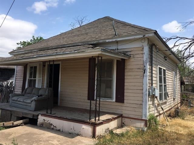 803 S Neches Street - Photo 0
