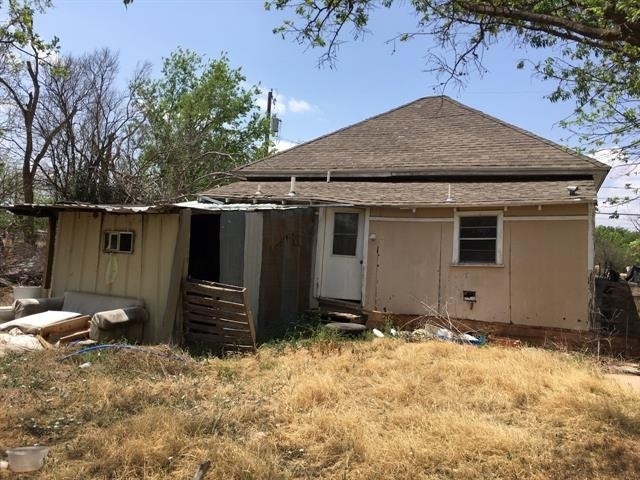 803 S Neches Street - Photo 2