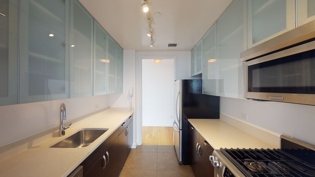 808 Columbus Ave - Photo 2