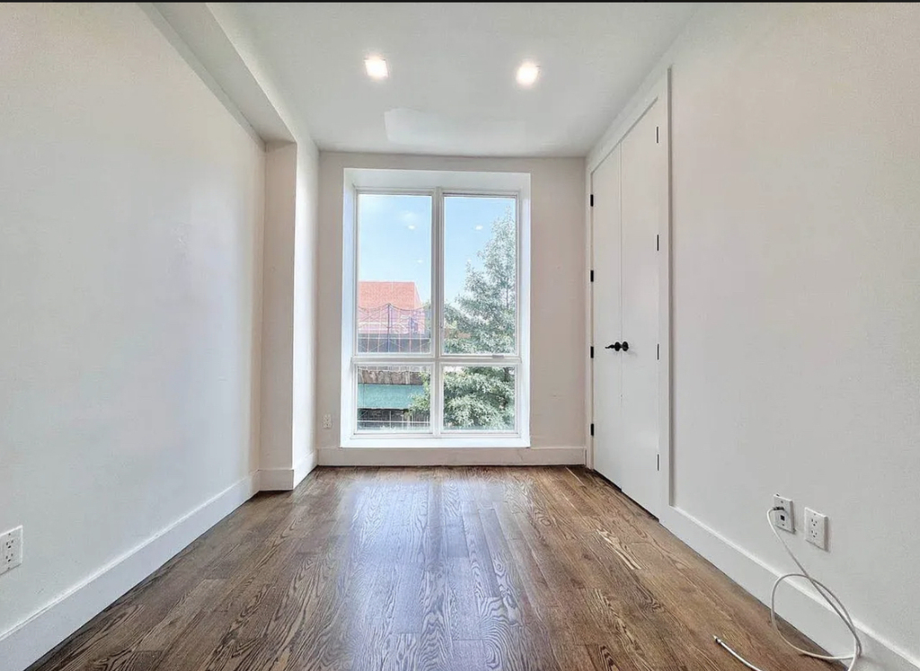 321 Woodbine Street - Photo 2