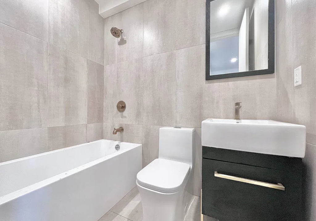 321 Woodbine Street - Photo 0