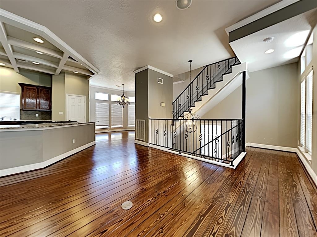 1304 Dart Street - Photo 2