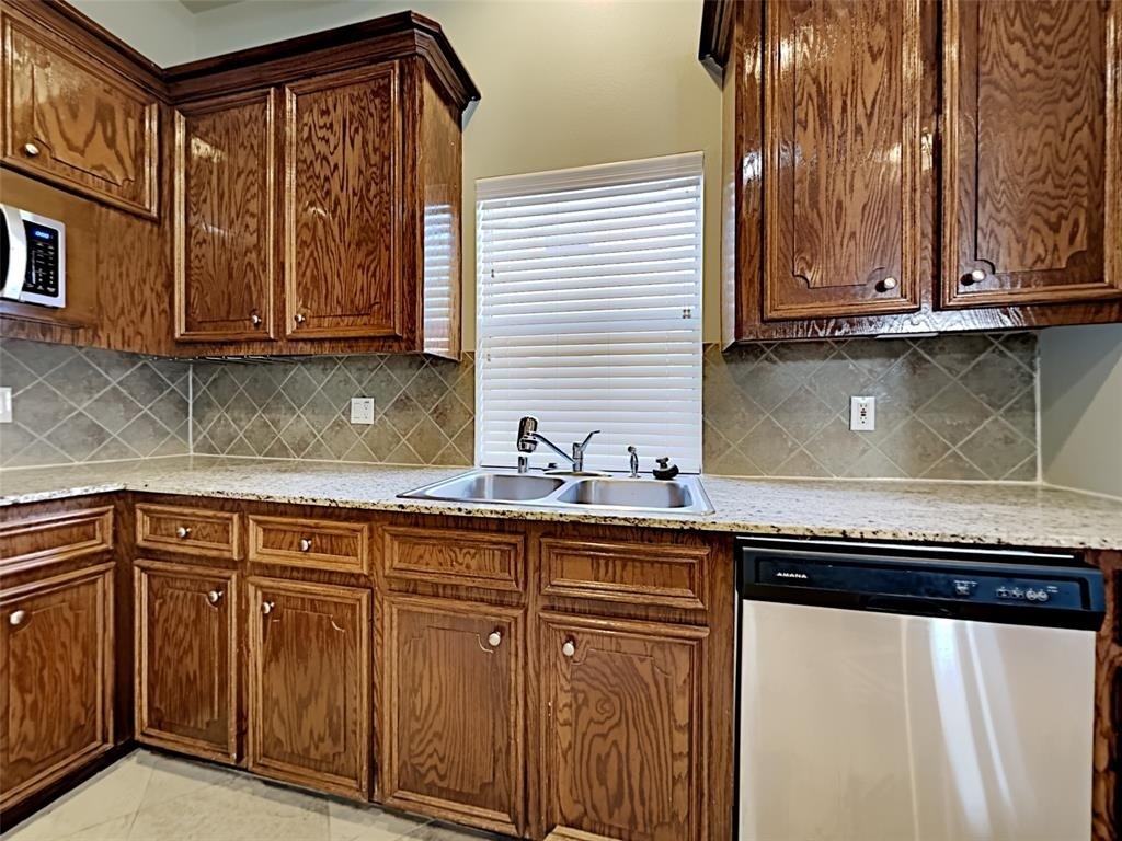 1304 Dart Street - Photo 4