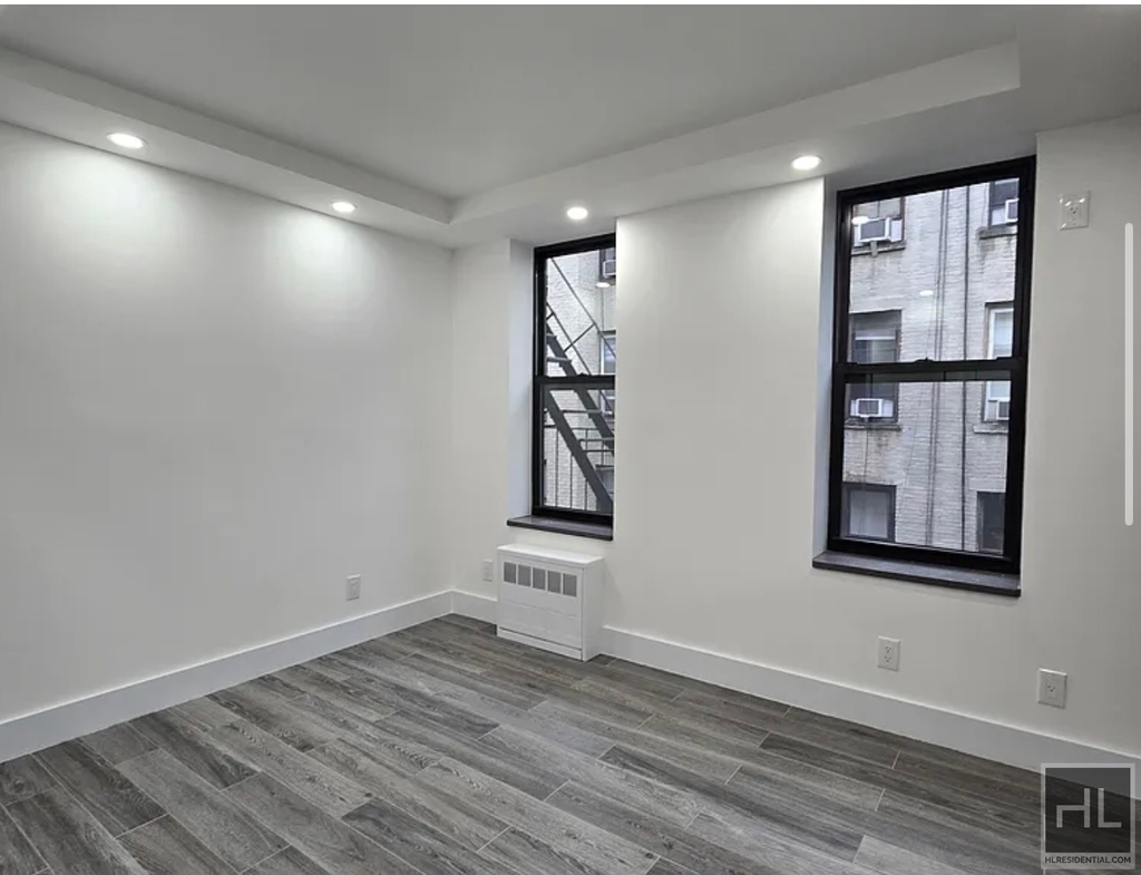 East 29th Street - Photo 3