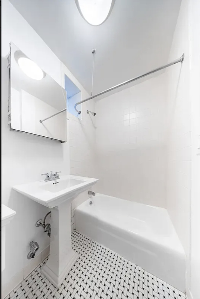 201 West 11th Street - Photo 4