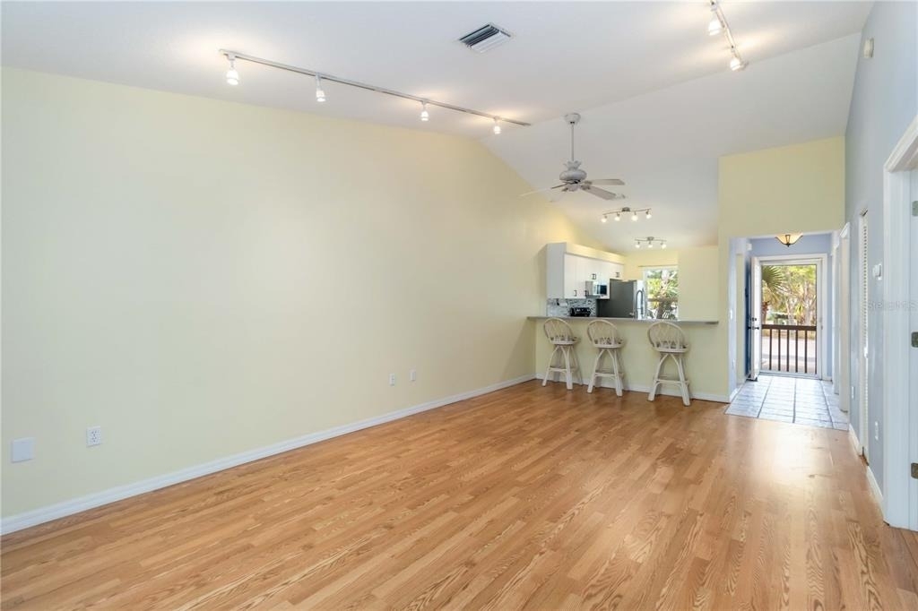 642 N Jefferson Avenue - Photo 4