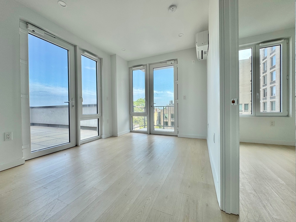 1499 Bedford Avenue - Photo 3