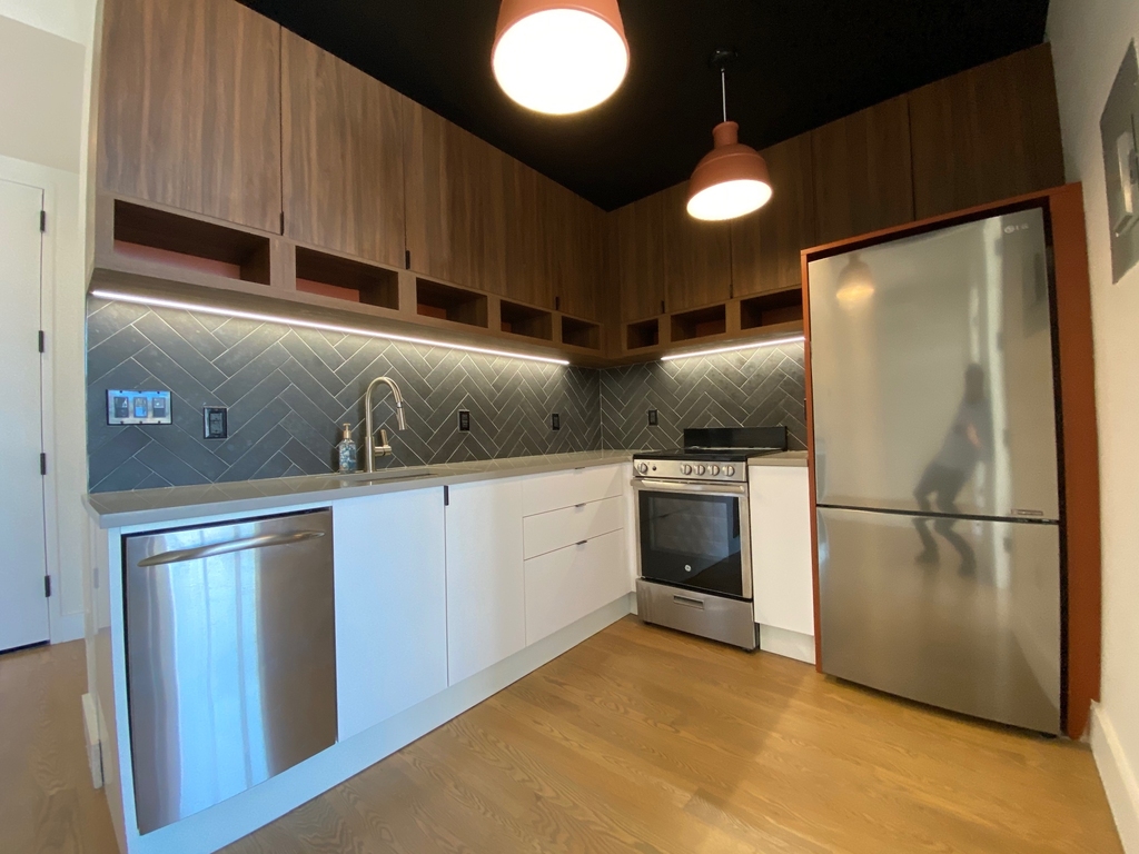 824 Lexington Avenue - Photo 2