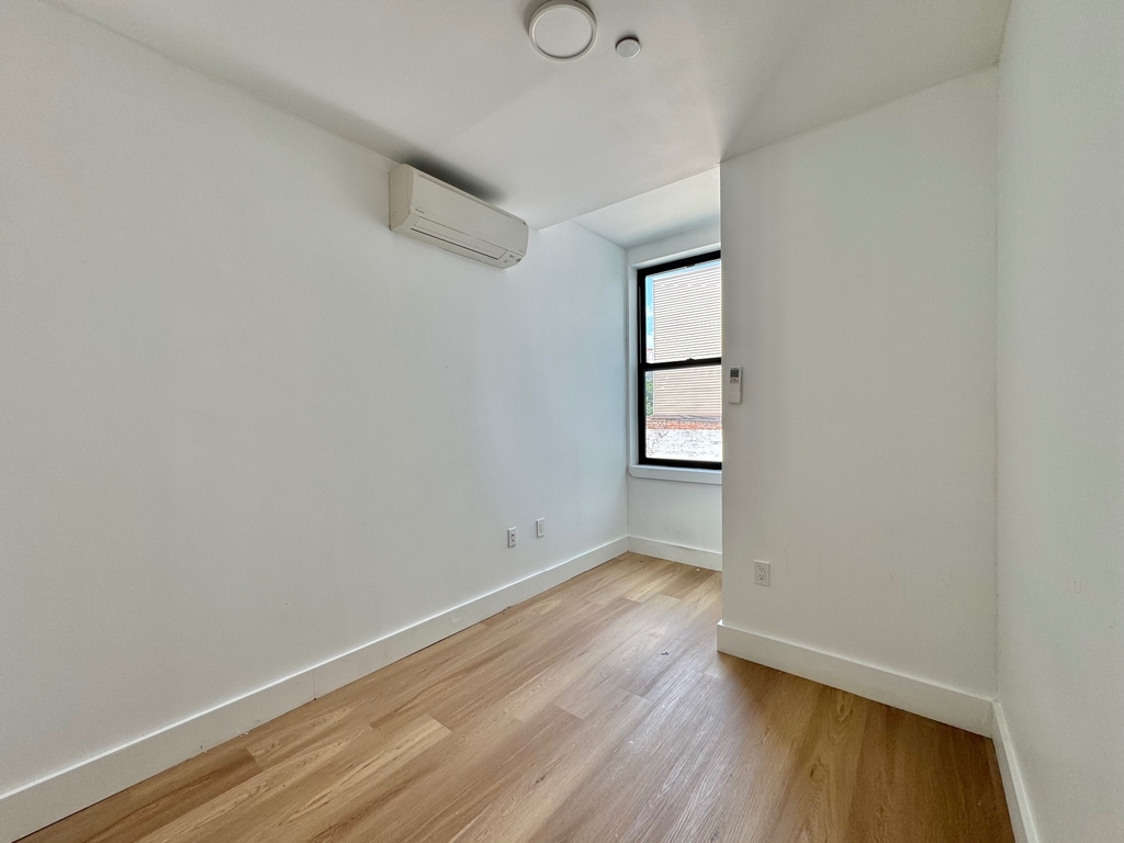 585 Knickerbocker Avenue - Photo 5