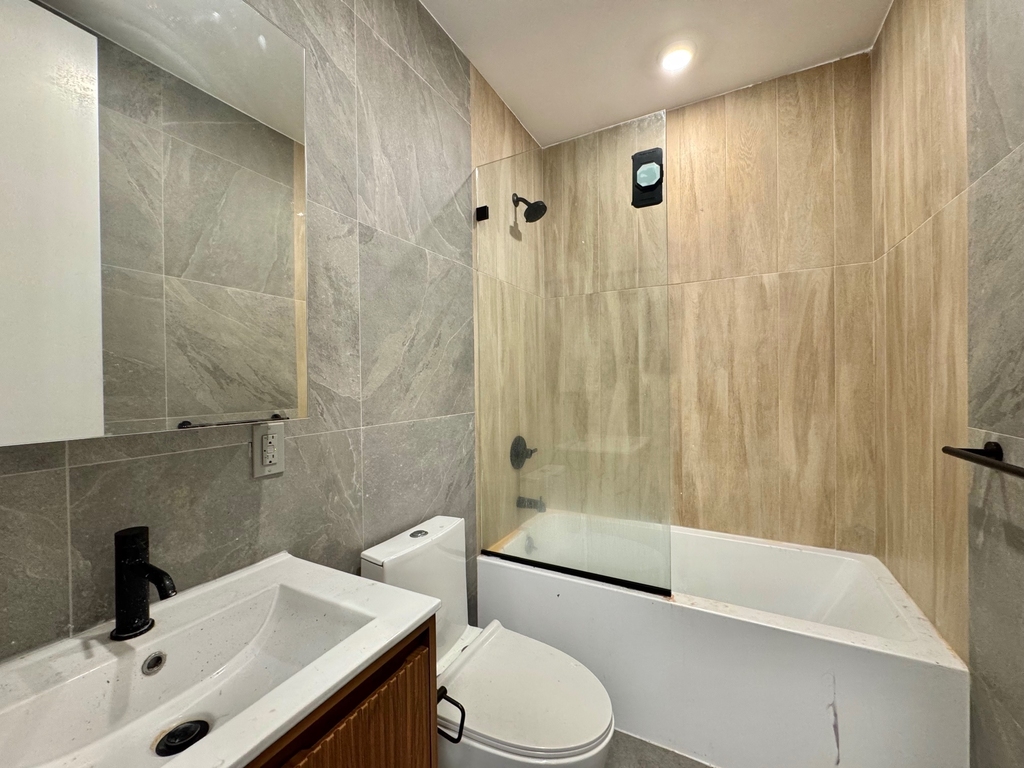 585 Knickerbocker Avenue - Photo 4