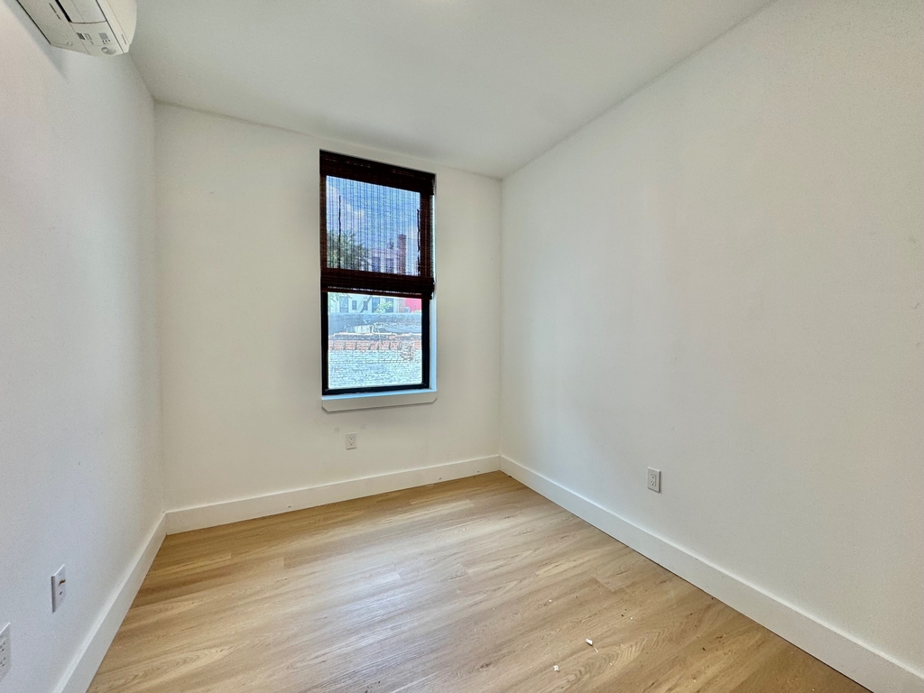 585 Knickerbocker Avenue - Photo 3