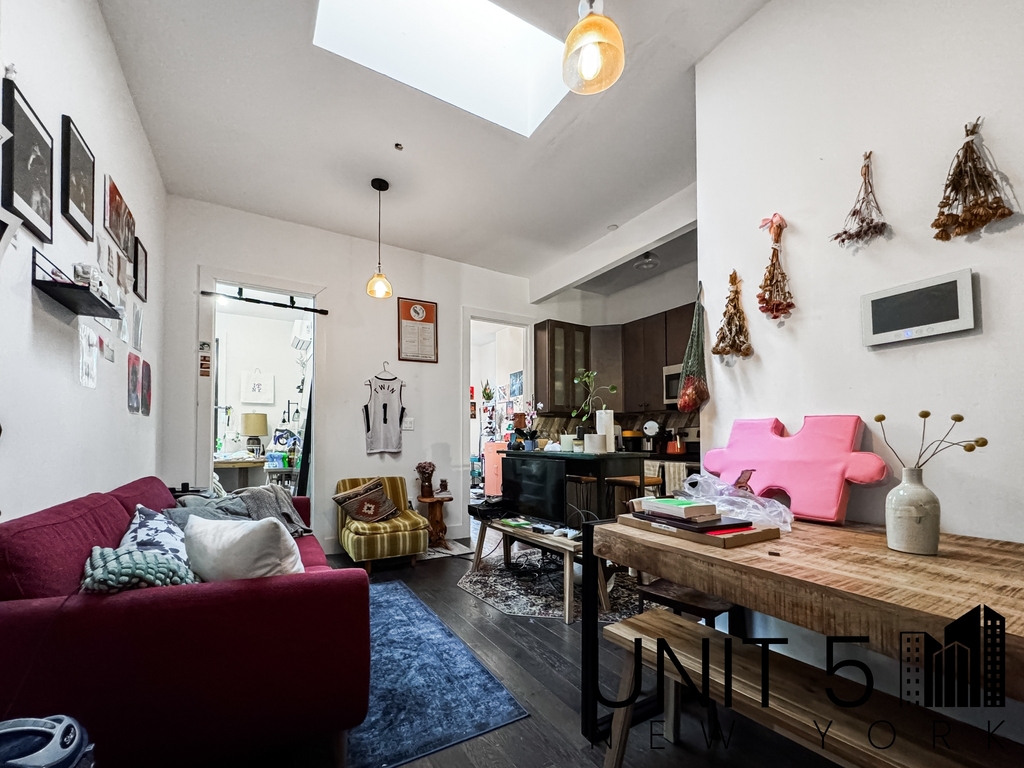 1114 Halsey Street - Photo 5