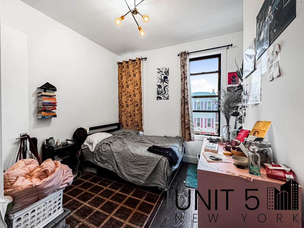 1114 Halsey Street - Photo 2