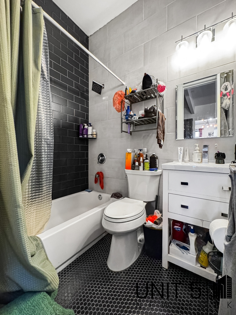 1114 Halsey Street - Photo 4