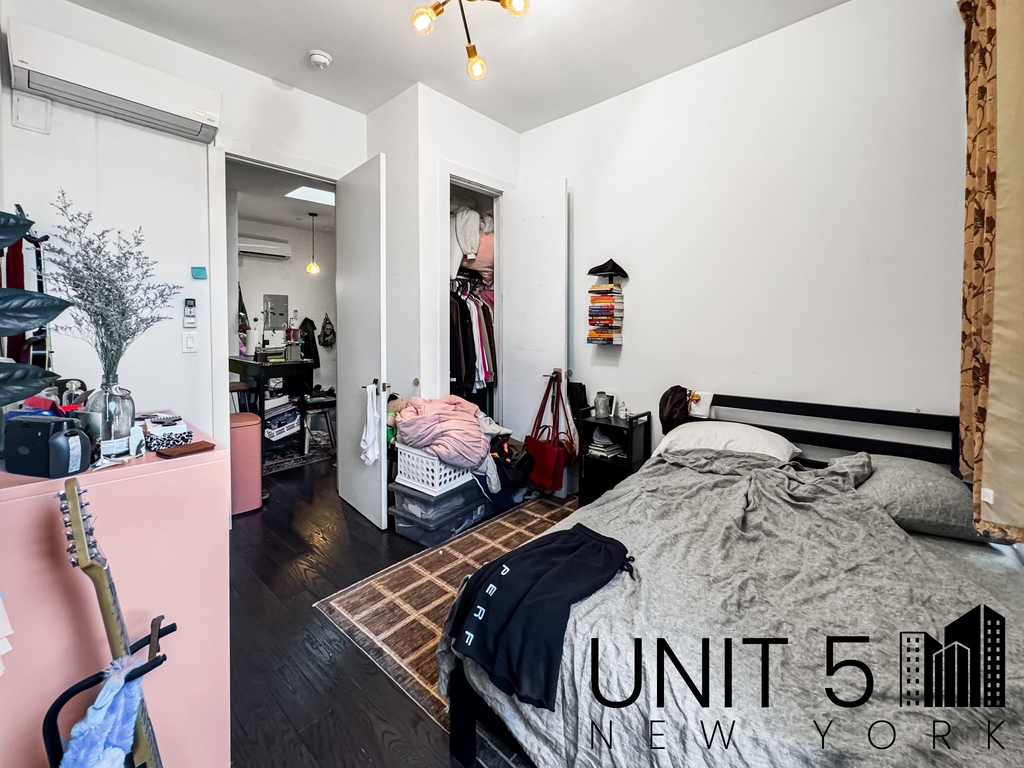1114 Halsey Street - Photo 3