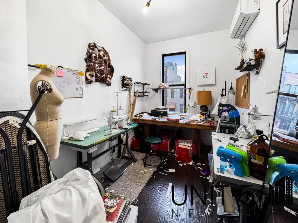 1114 Halsey Street - Photo 0