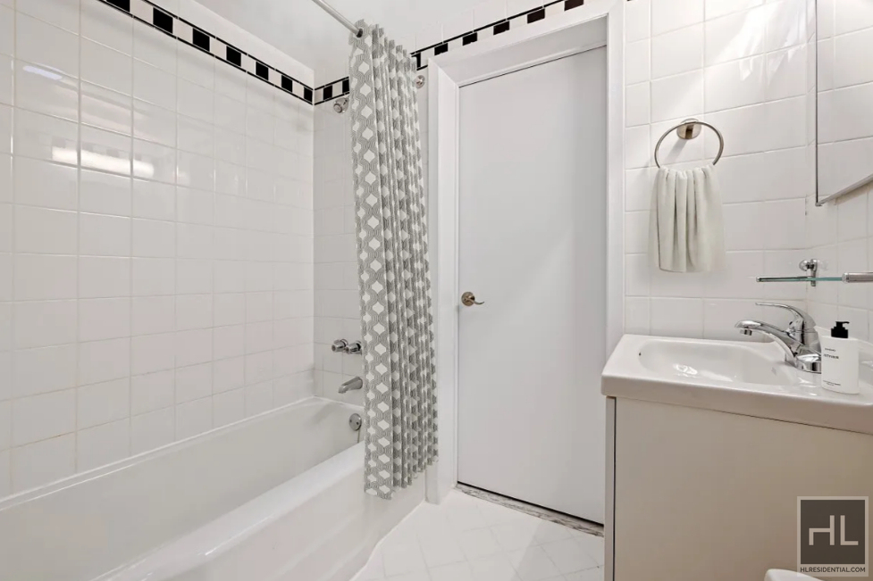 West 34th Street - Photo 1
