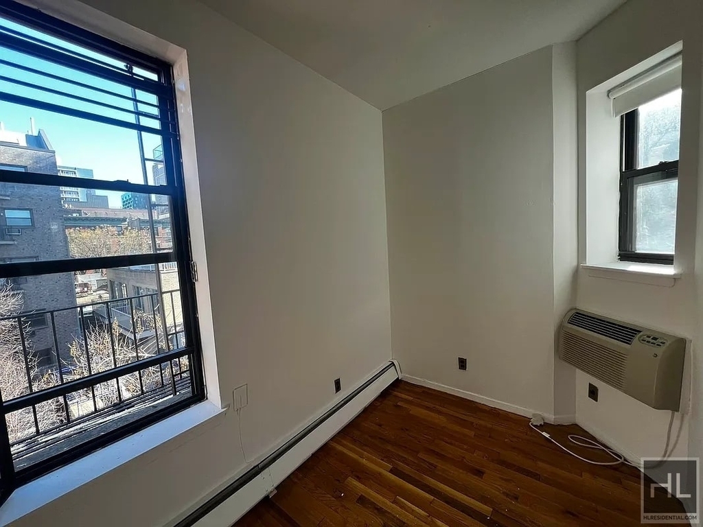 Sullivan Street - Photo 1