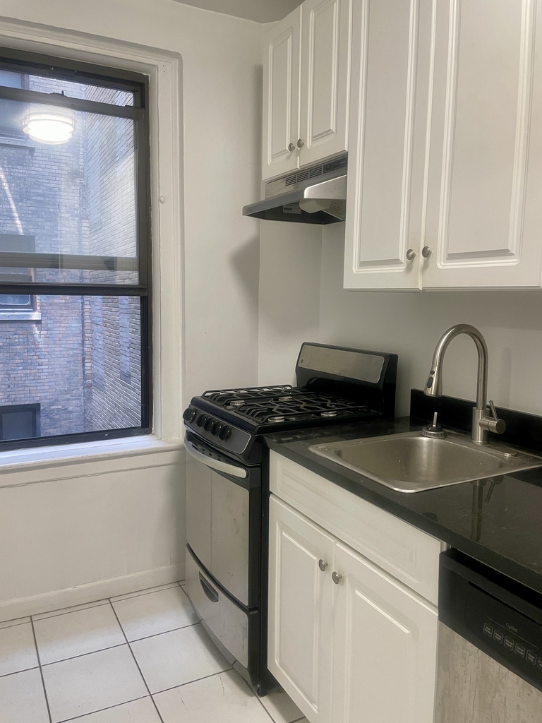 West 55th Street - Photo 5