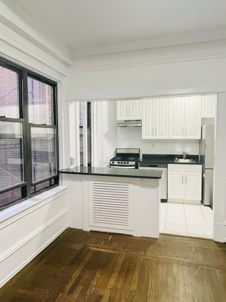 140 West 55th Street - Photo 0