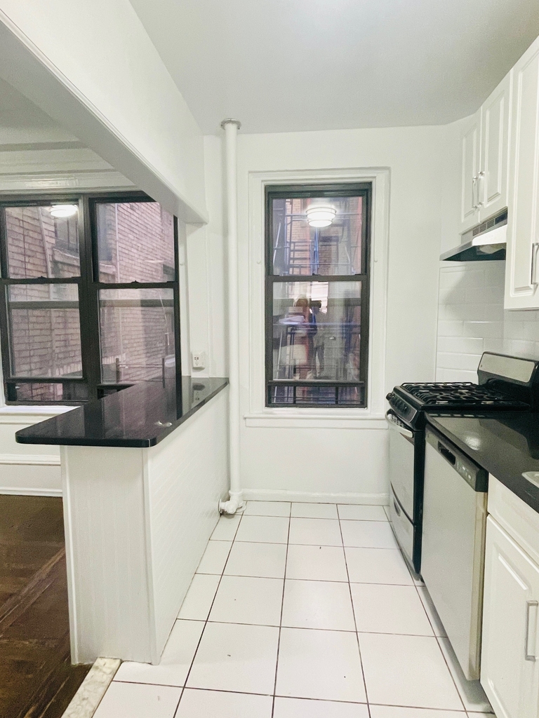 140 West 55th Street - Photo 1