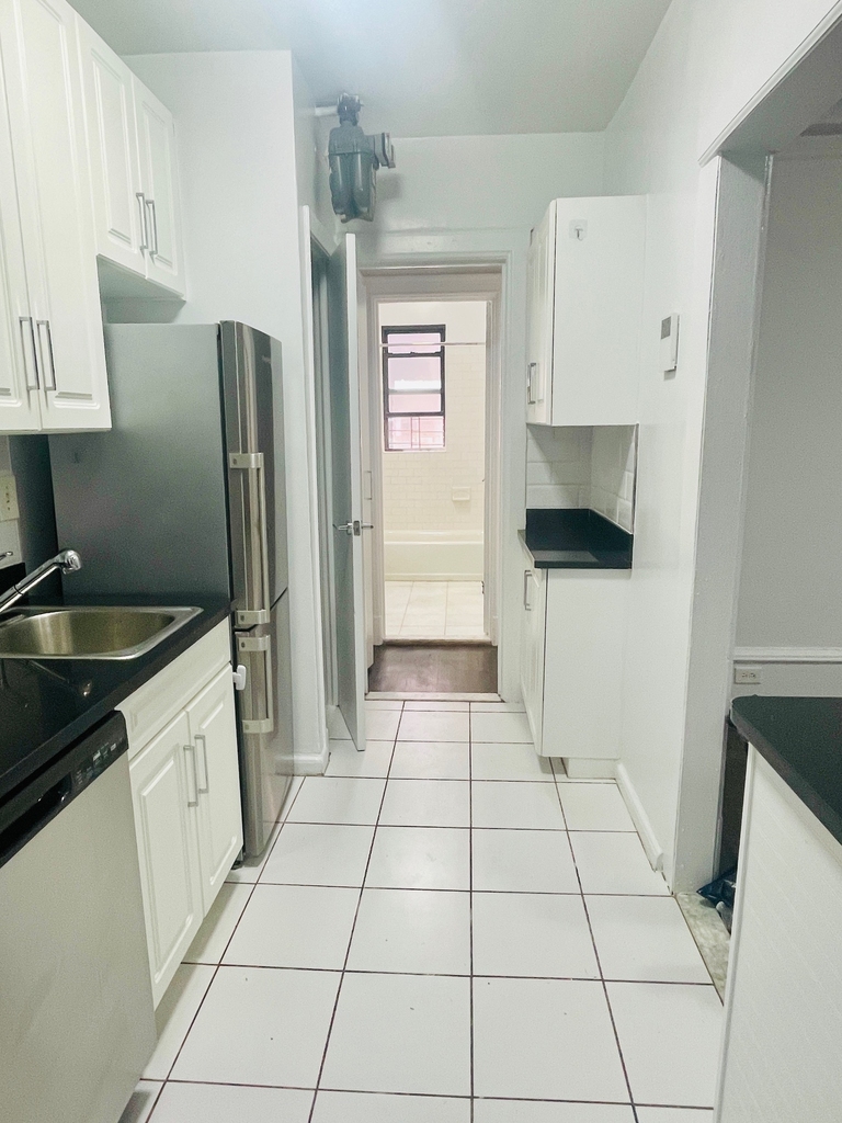 140 West 55th Street - Photo 2