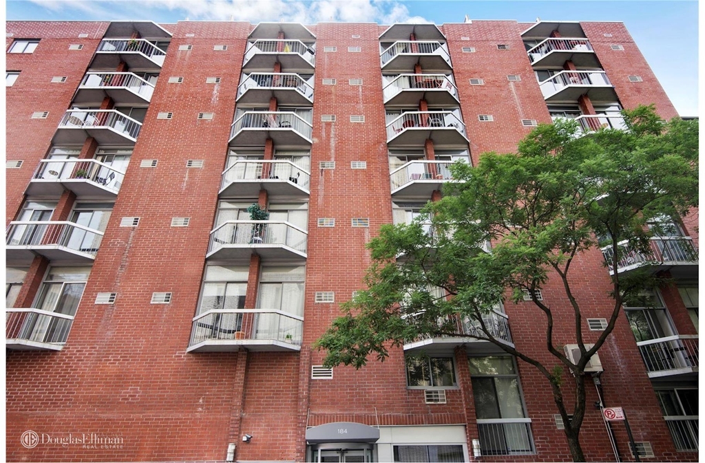 184 Thompson St - Photo 5