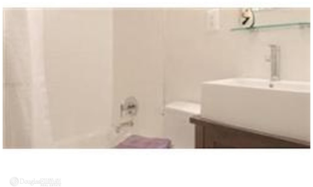 184 Thompson St - Photo 3