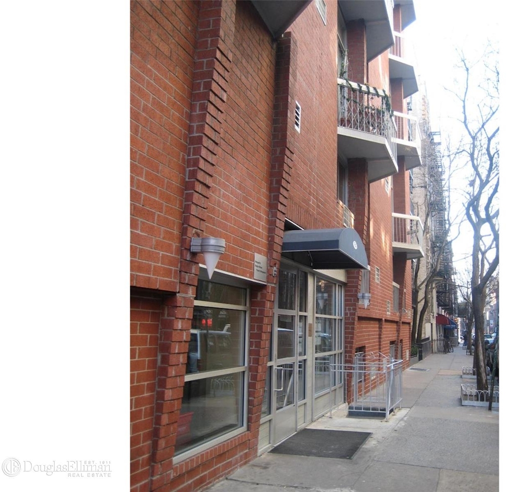 184 Thompson St - Photo 6