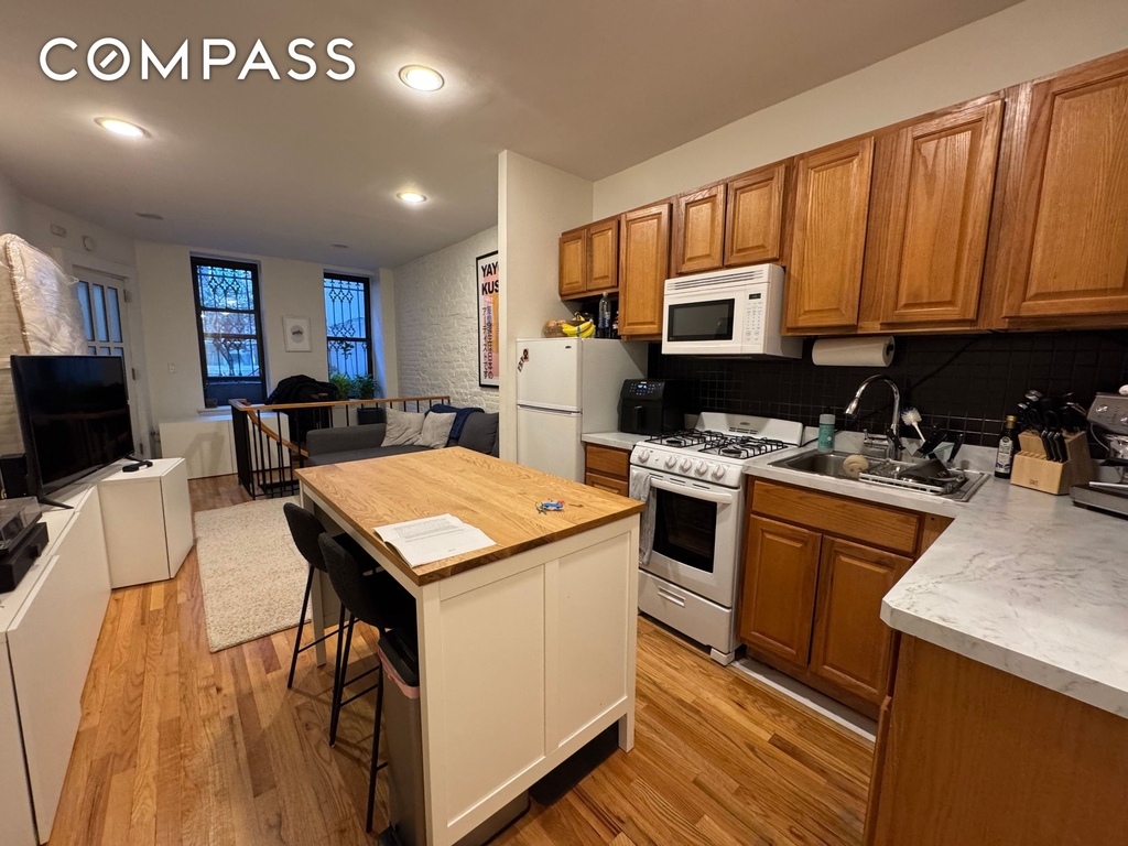 344 W 17th Street - Photo 8