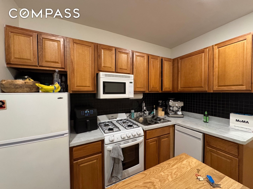 344 W 17th Street - Photo 5
