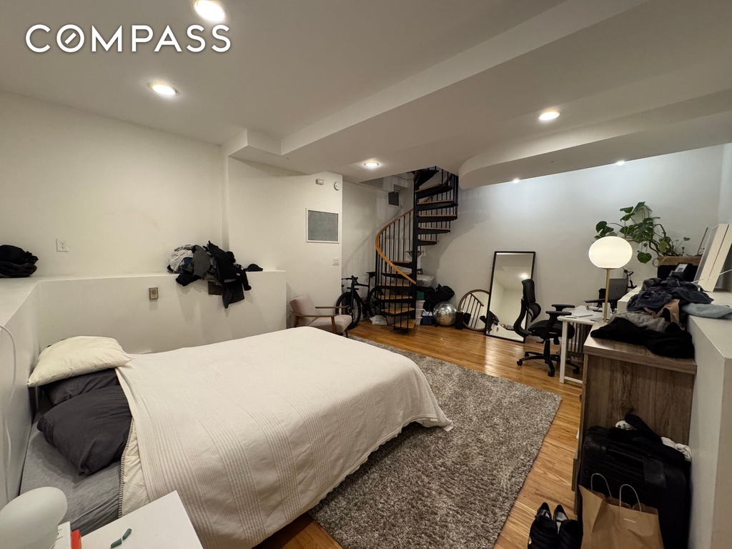 344 W 17th Street - Photo 10