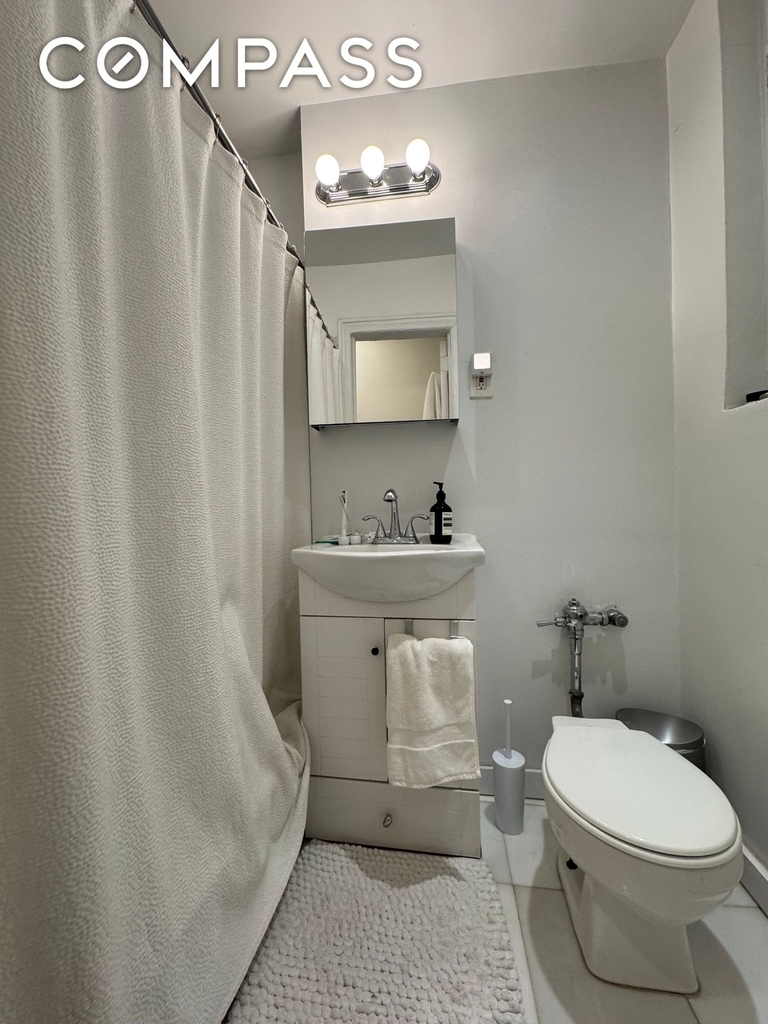 344 W 17th Street - Photo 2