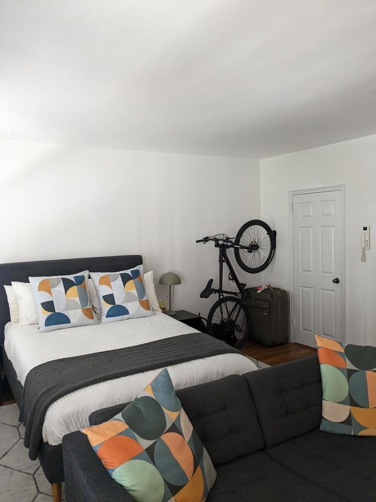 216 E 32nd Street - Photo 2