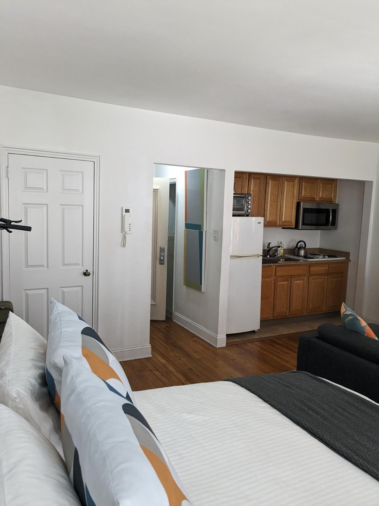 216 E 32nd Street - Photo 4