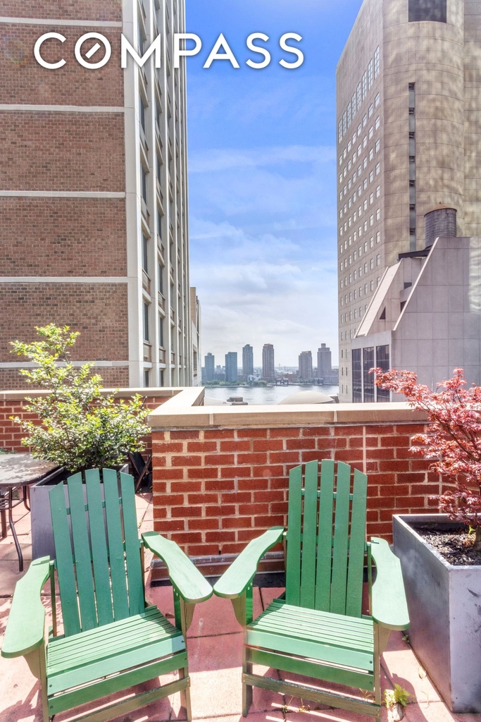 321 E 45th Street - Photo 7