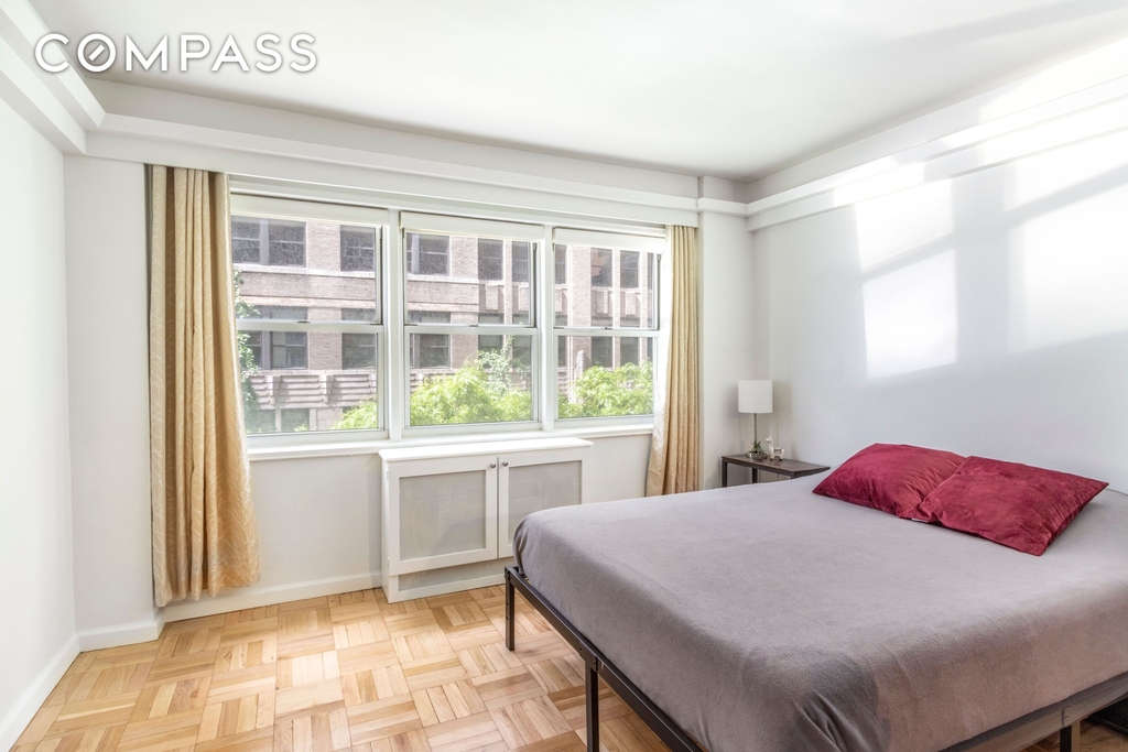 321 E 45th Street - Photo 2